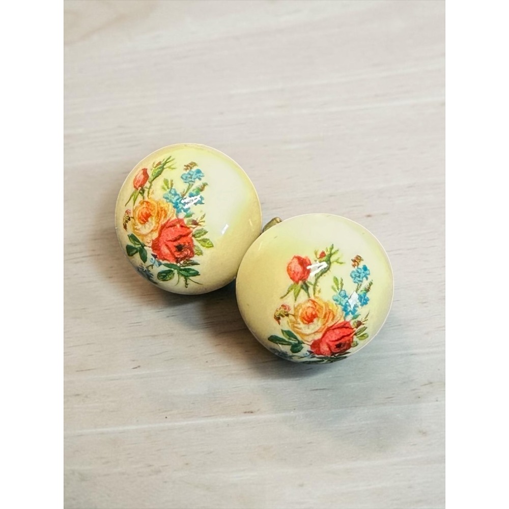 Unbranded Floral Clip On Earrings Womens 1" Cream Vintage Rose Cabochon